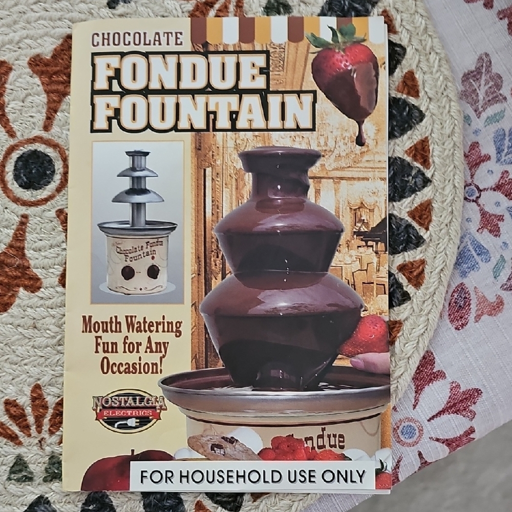 Nostalgia Chocolate Fondue Fountain - Cream and Silver - Picture 2 of 2